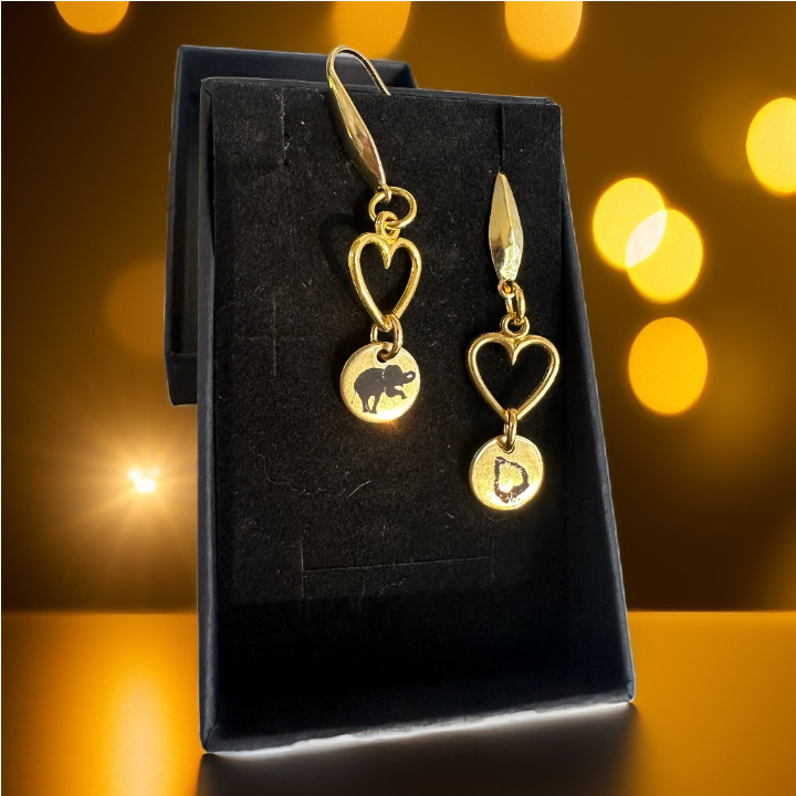 Heart kiss earrings