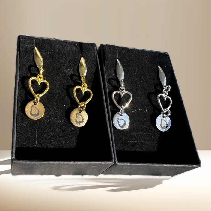 Heart kiss earrings